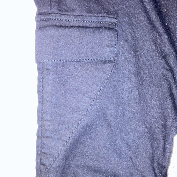 Black skinny jeans with pockets on side of legs - Picture 2 of 5